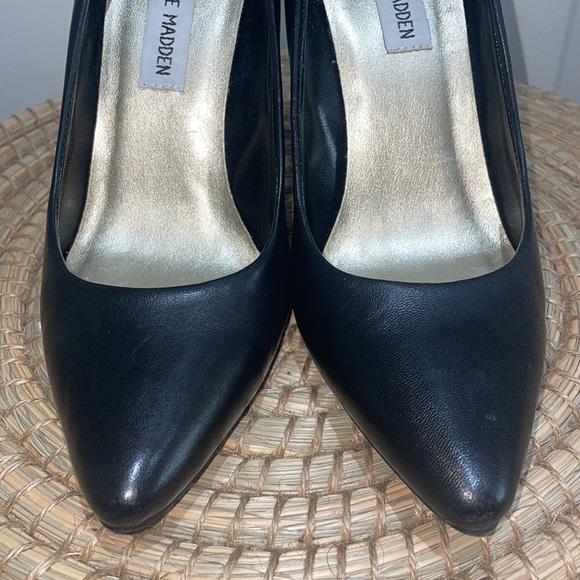Steve Madden Nilla Black Leather Pumps - Picture 4 of 12